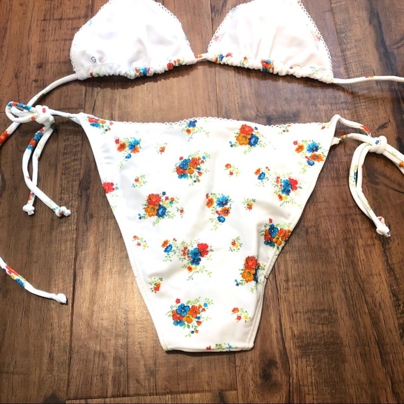 Agua Doce Cheeky Brazilian Bikini set small floral - Picture 7 of 9